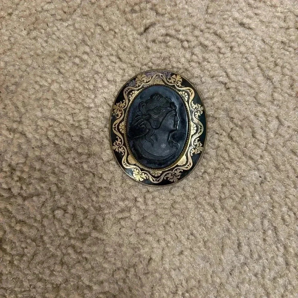 Source Unknown Other - Vintage Cameo Pin/ Brooch - Gold Tone